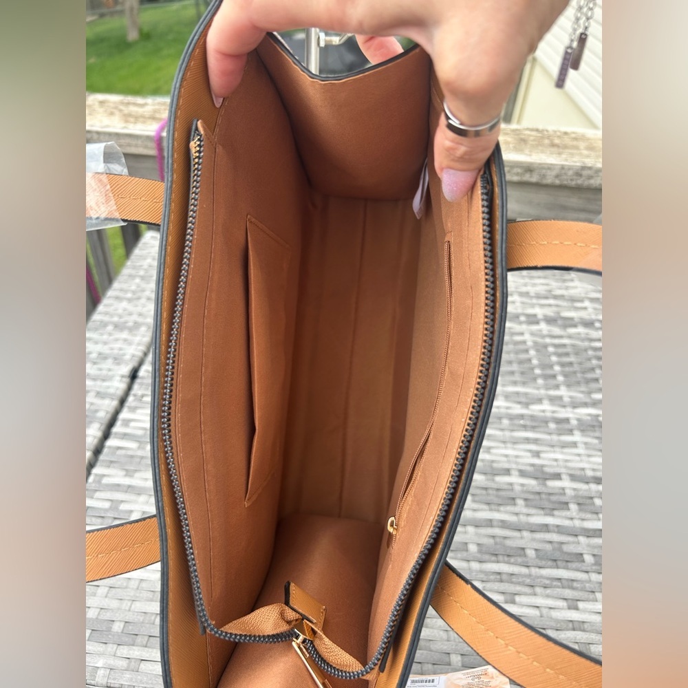 NWT Amy Miller Signature Wanderlust Aries Tote Bag​ - Picture 9 of 9